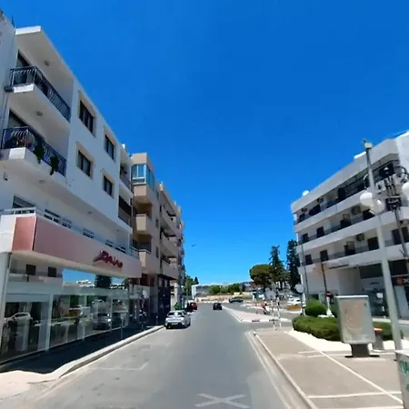 Mimi's Sunny Ларнака